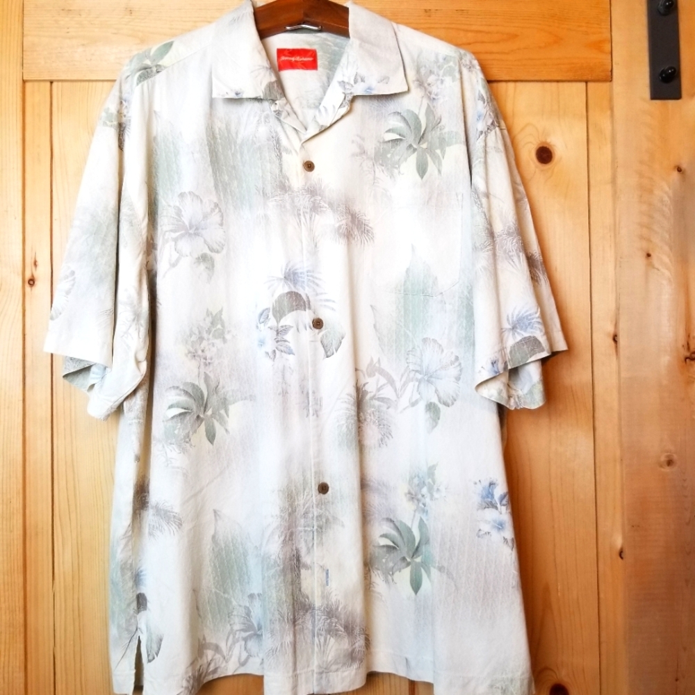 Tommy Bahama 100% Silk Tropical Hawaiian Short Sleeve Button Down Shirt